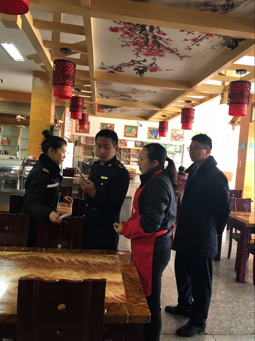 攀西公司联合开展米易服务区食品安全专项检查.jpg
