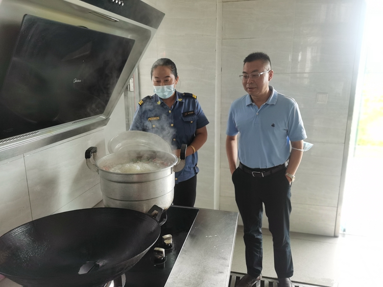 检查食堂.jpg