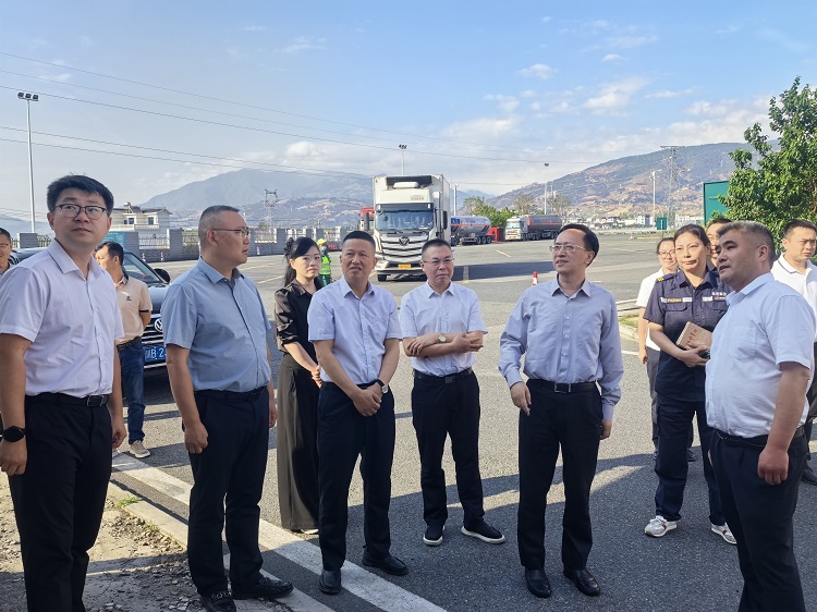 蜀道集团总工程师黄兵一行赴攀西公司调研运营管理工作